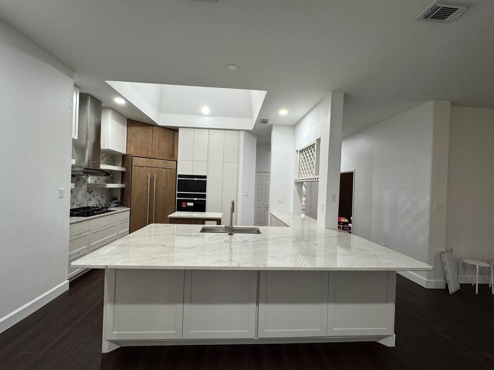 Kitchen remodel completed by LL General Contractor in Houston, project 14